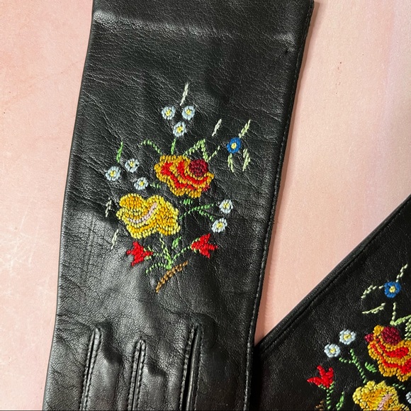 Vintage Handmade Embroidered Floral Leather Gloves - Picture 3 of 7